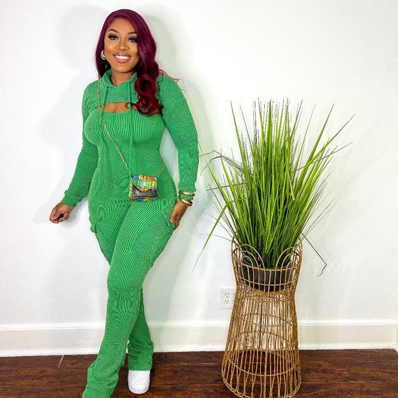 WOMENS GREEN JUMPSUIT - Picture 1 of 6